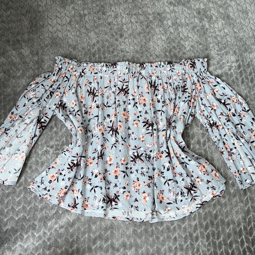 ASTR boutique off the shoulder top size S